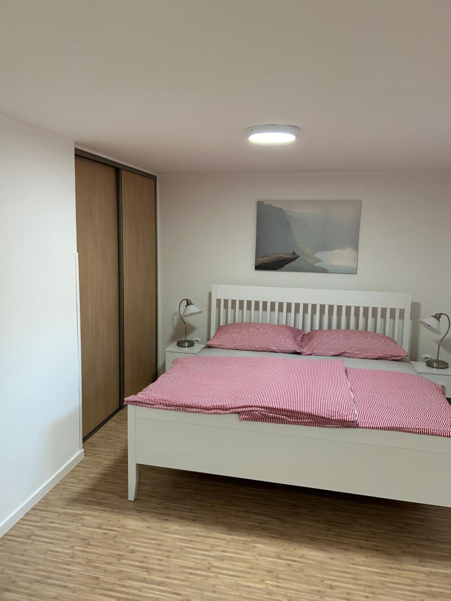 Red Travel Apartment Dvůr Králové nad Labem Εξωτερικό φωτογραφία